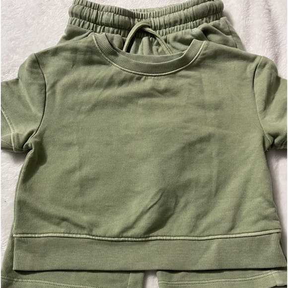 Toddler Girls Sage Green Wide Leg Pants & Short Sleeve Top- Cat & Jack - Picture 4 of 4